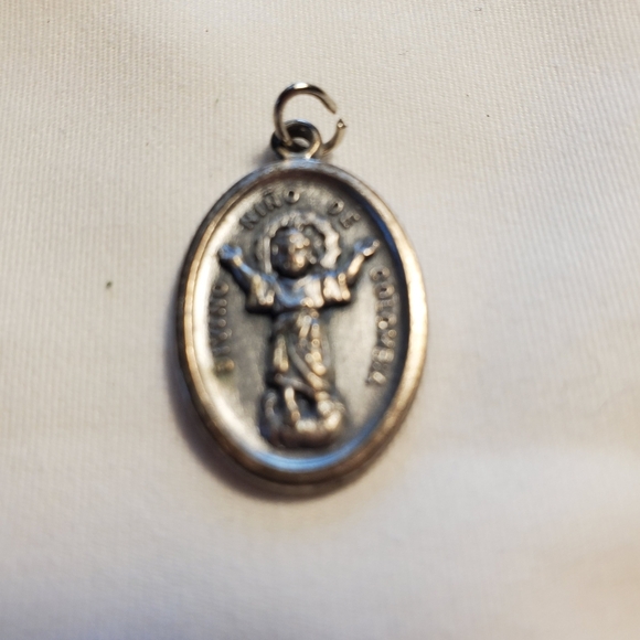 Vintage Catholic Divino Nino De Colombia Spanish yo Reinare Medal - Picture 2 of 3